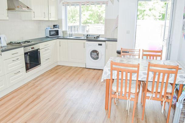 High Street, Lytchett Matravers, Poole - Photo 1