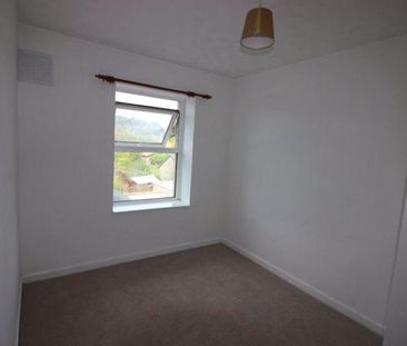 2 bedroom semi-detached house to rent - Photo 6