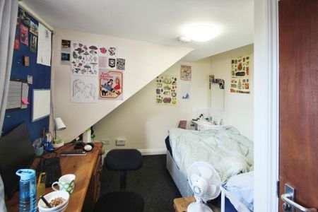 4 bedroom detached house to rent - Photo 2