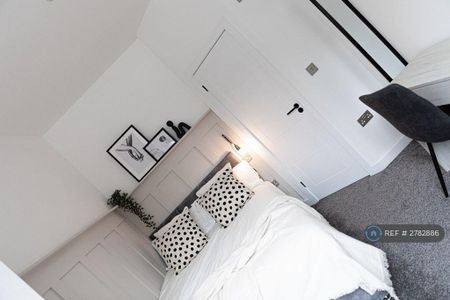 1 bedroom in a house share to rent - Photo 4