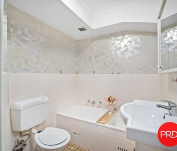 SPACIOUS TWO BEDROOM UNIT IN A GREAT LOCATION! - Photo 3