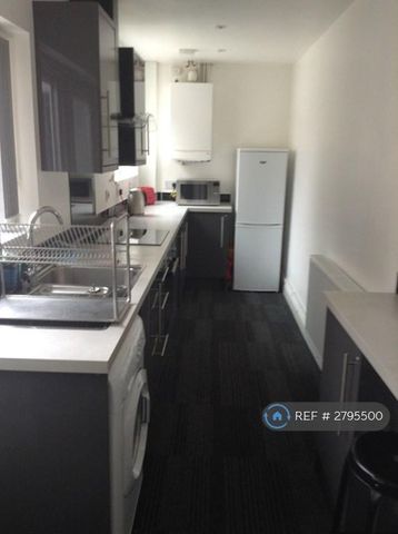 1 bedroom in a house share to rent - Photo 3