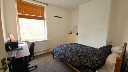 3 bedroom terraced house to rent - Photo 2