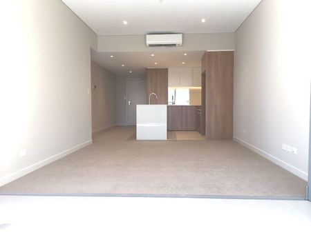 High rise | Bright | Winter Garden - Photo 2