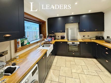 4 bedroom townhouse to rent Harsnett Road, CO1 - Photo 5