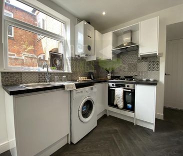 4 bedroom terraced house to rent - Photo 6
