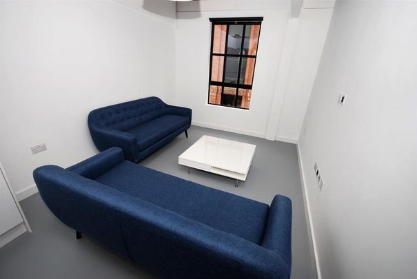 6 bedroom apartment to rent - Photo 1