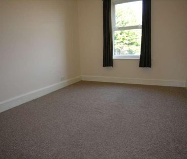 Bedroom Detached House In Charminster, BH9 - Photo 2