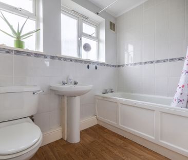 To Let 3 Bedroom Maisonette - Photo 6