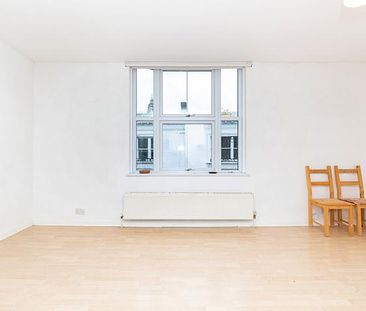 Large 1 bedroom in the heart of Hackney close to amenities and green spaces - Photo 5