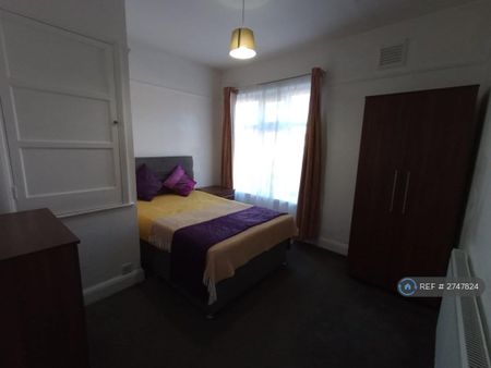 1 bedroom in a house share to rent - Photo 3