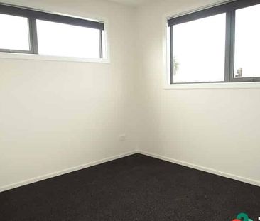 Two Bedroom Beauty - Photo 2