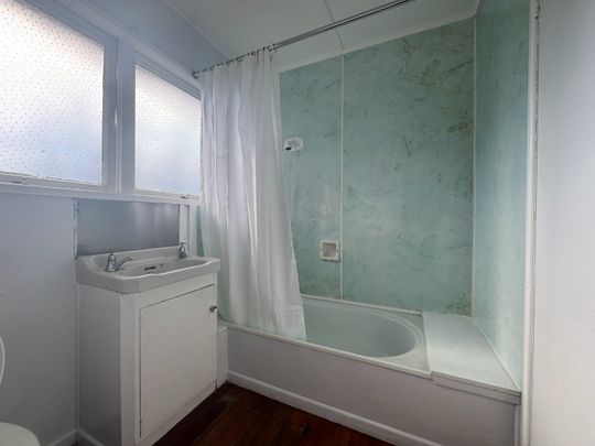 Sunny Family Home - Photo 1