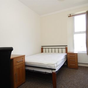 Cheltenham Place Apt 2, Plymouth - Photo 2