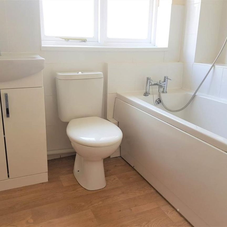 Holly Drive, Aylesbury - Photo 1