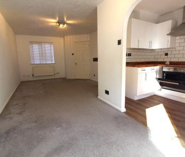3 bedroom semi-detached house to rent - Photo 2
