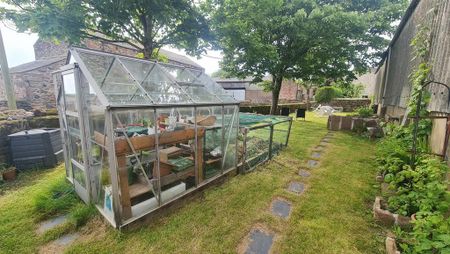 2 bedroom cottage to rent - Photo 2