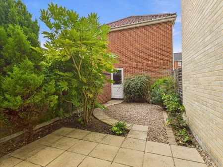 1 bedroom in a house share to rent - Photo 5