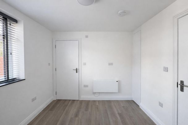 1 bedroom Flat To Let - Photo 1