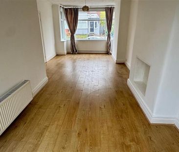 3 Bedroom Semi-Detached House For Rent in Bourne Drive, Manchester - Photo 3