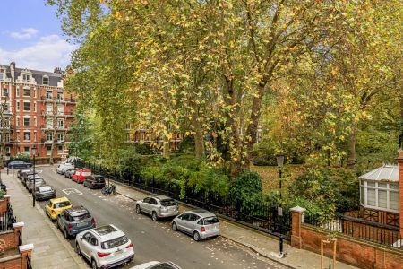 2 bedroom flat in Earls Court - Photo 3