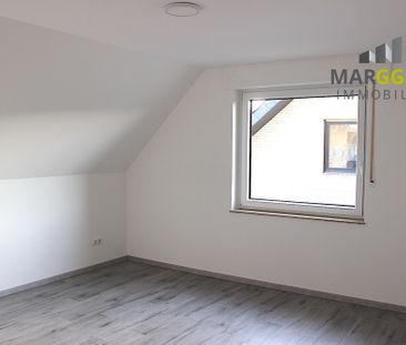 Komplett modernisierte helle Dachgeschosswohnung mit Balkon in gute... - Foto 1