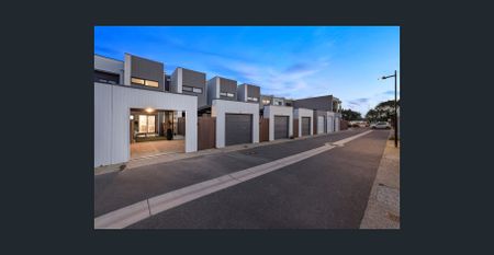 Modern Townhouse in Prime Location - Photo 4