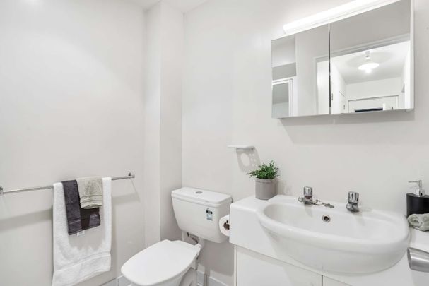 Contemporary Living and Urban Style - Photo 1