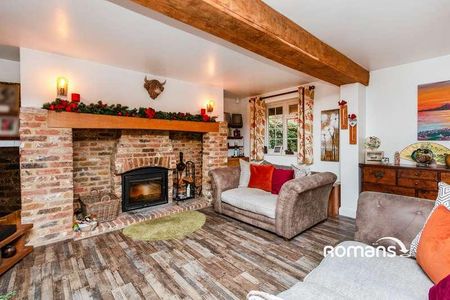 Ash Green Lane East, Ash Green, Aldershot, Surrey, GU12 - Photo 2