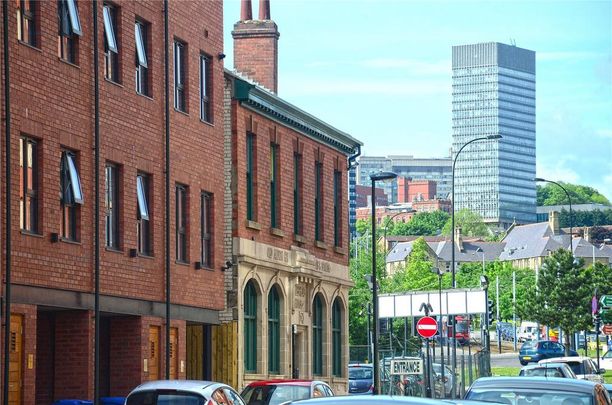 5 bedroom flat to rent - Photo 1