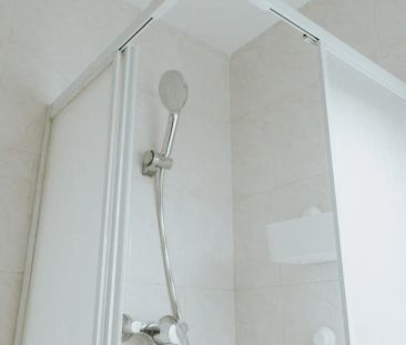 Room in a shared 4-bedroom apartment for rent in El Gòtic. - Photo 5