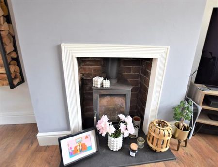 2 Bedroom Semi Detached To Let - Photo 2