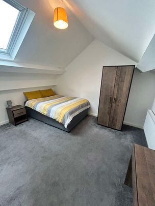 -19 Glebe Street Room 6 - Photo 1