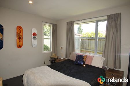 Neat and Tidy Three Double Bedroom Standalone Townhouse - Photo 4