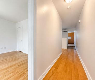Appartement 1 chambre entièrement rénové au 2e étage avec espace de... - Photo 2