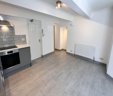 The Parade, Roath, Cardiff - Photo 4