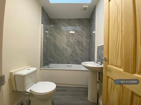 2 bedroom terraced house to rent - Photo 4