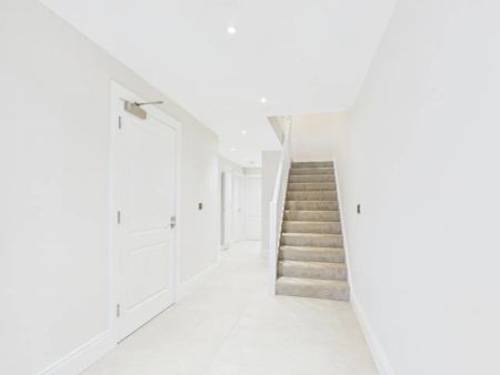 1 Priory Gate - Photo 3