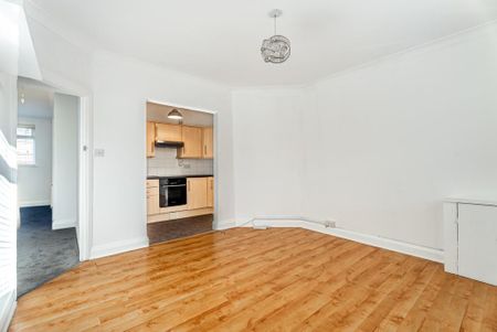 2 bedroom maisonette to rent - Photo 3