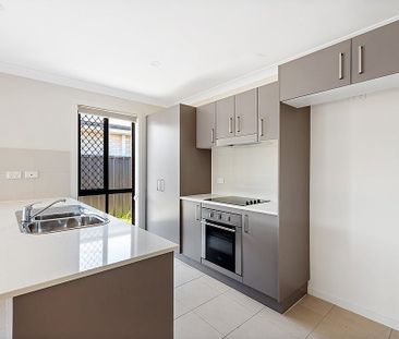 Minutes from the beach and airport in a lovely bush setting - Photo 3