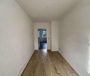 Helle Erdgeschosswohnung – mit Einbauküche & Pachtgarten auf Wunsch - Photo 1