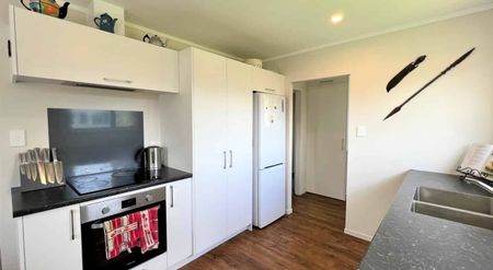 Manurewa, 3 bedrooms - Photo 2