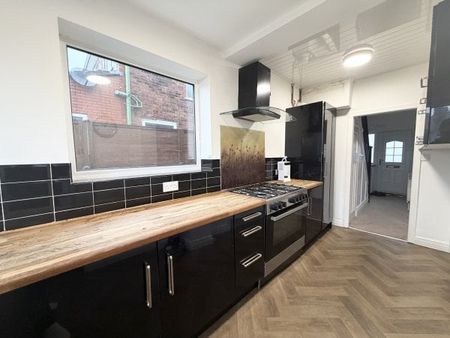 Coronation Road, St Helens, WA10 6BE - Photo 3