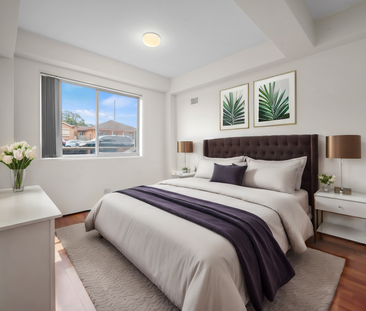 BEAUTIFUL 2 BEDROOM 1 BATHROOM UNIT WITH CAR SPACE - Photo 1