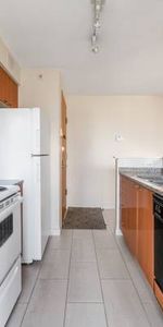 Downtown West End Highrise 1BR1Bath 1 Den - Photo 3