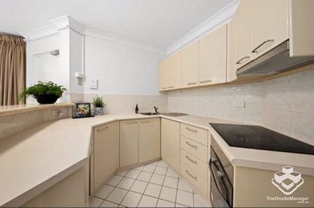 FANTASTIC, LARGE 2 BEDROOM 2 BATHROOM APARTMENT - CLOSE TO WESLEY HOSPITAL - Photo 3