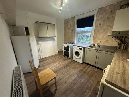 2 bedroom flat to rent - Photo 4