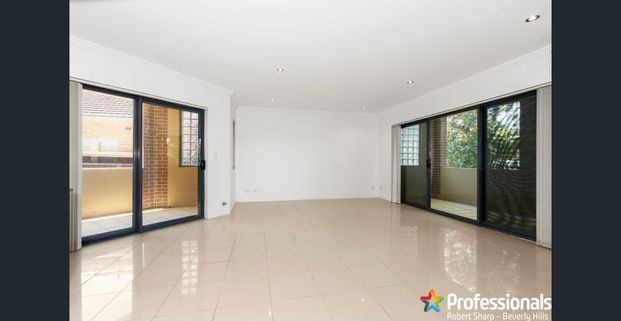 Ultra Modern Unit - Photo 1