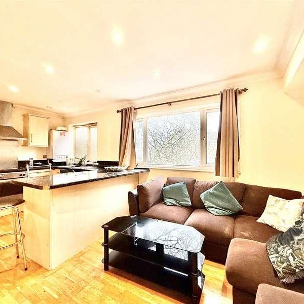 The Lindens, Queens Walk, Ealing, London, W5 - Photo 1