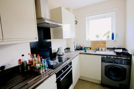 2 Bed / 1 Bath - Photo 5